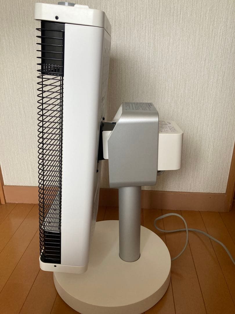 ダイキン　遠赤外線暖房機　セラムヒート