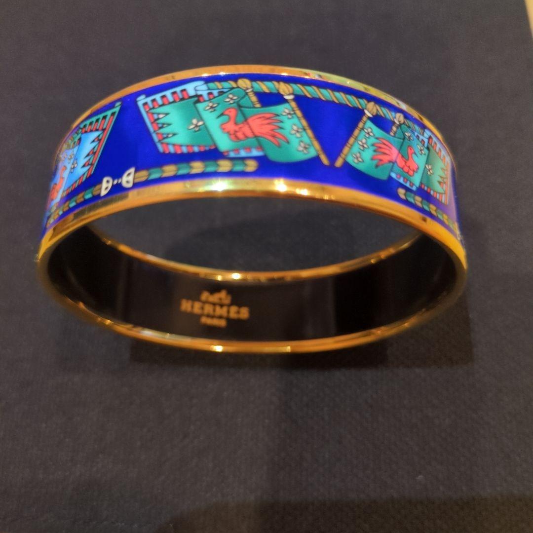 HERMES 青い装飾的バングル