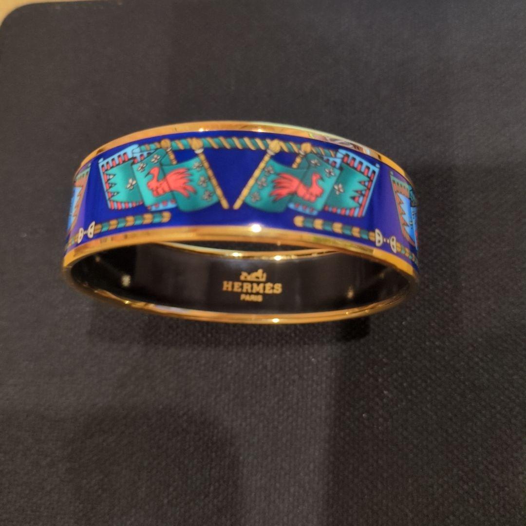 HERMES 青い装飾的バングル