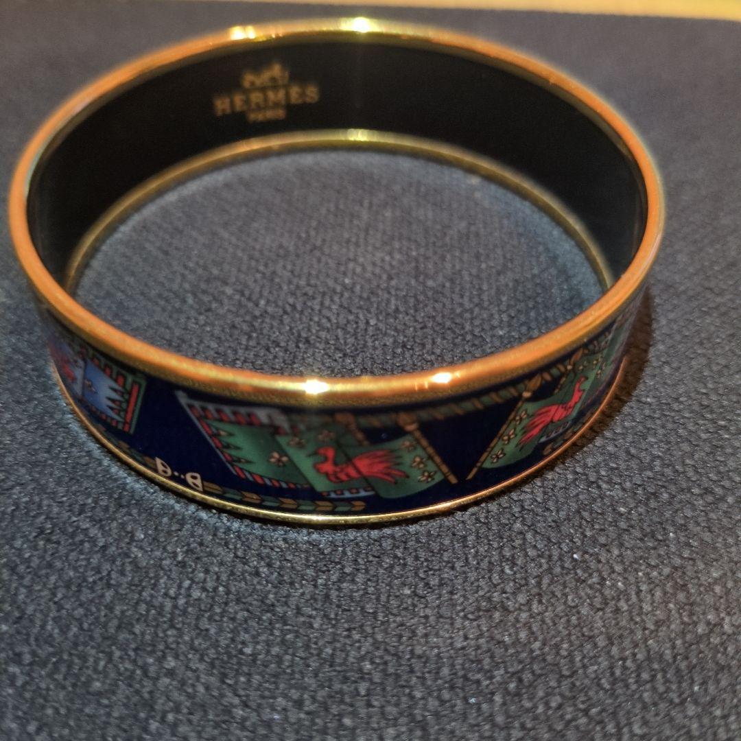 HERMES 青い装飾的バングル