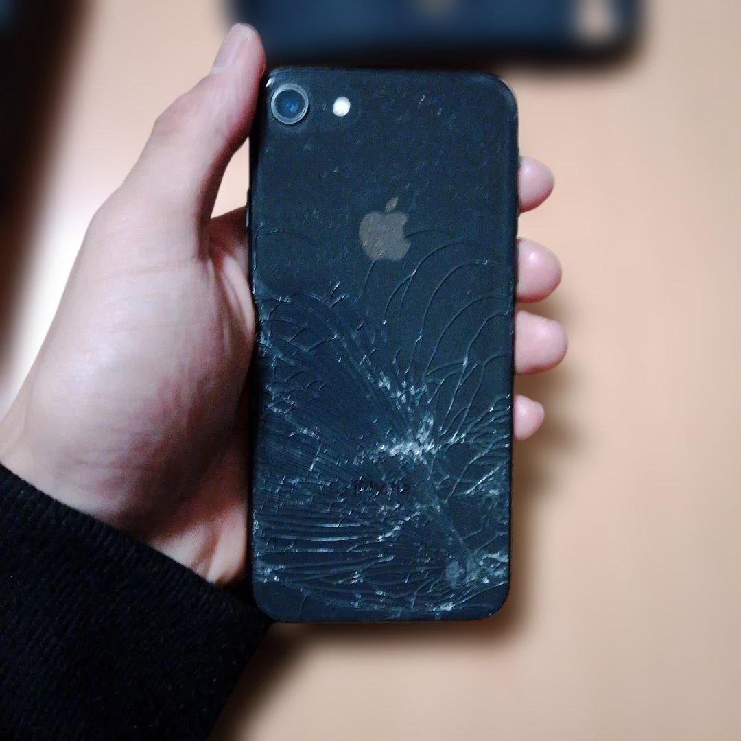 iPhone 8 黒 画面割れ ケース付き