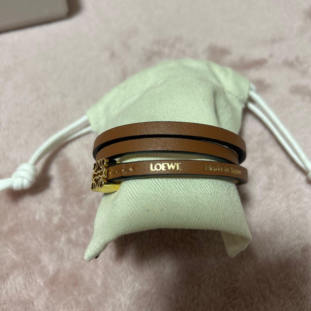 本日23時まで値下『美品』ロエベ　カーフスキンバングル　タン　M ブレスレット