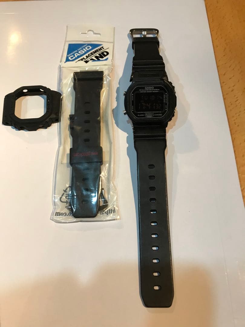 CASIO デジタル腕時計 ブラック 交換用バンド付き　DW-056