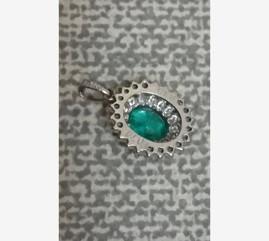 エメラルドペンダントトップ刻印あり