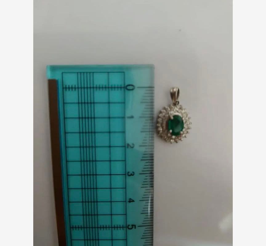 エメラルドペンダントトップ刻印あり