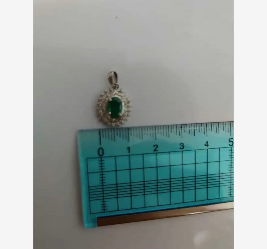 エメラルドペンダントトップ刻印あり