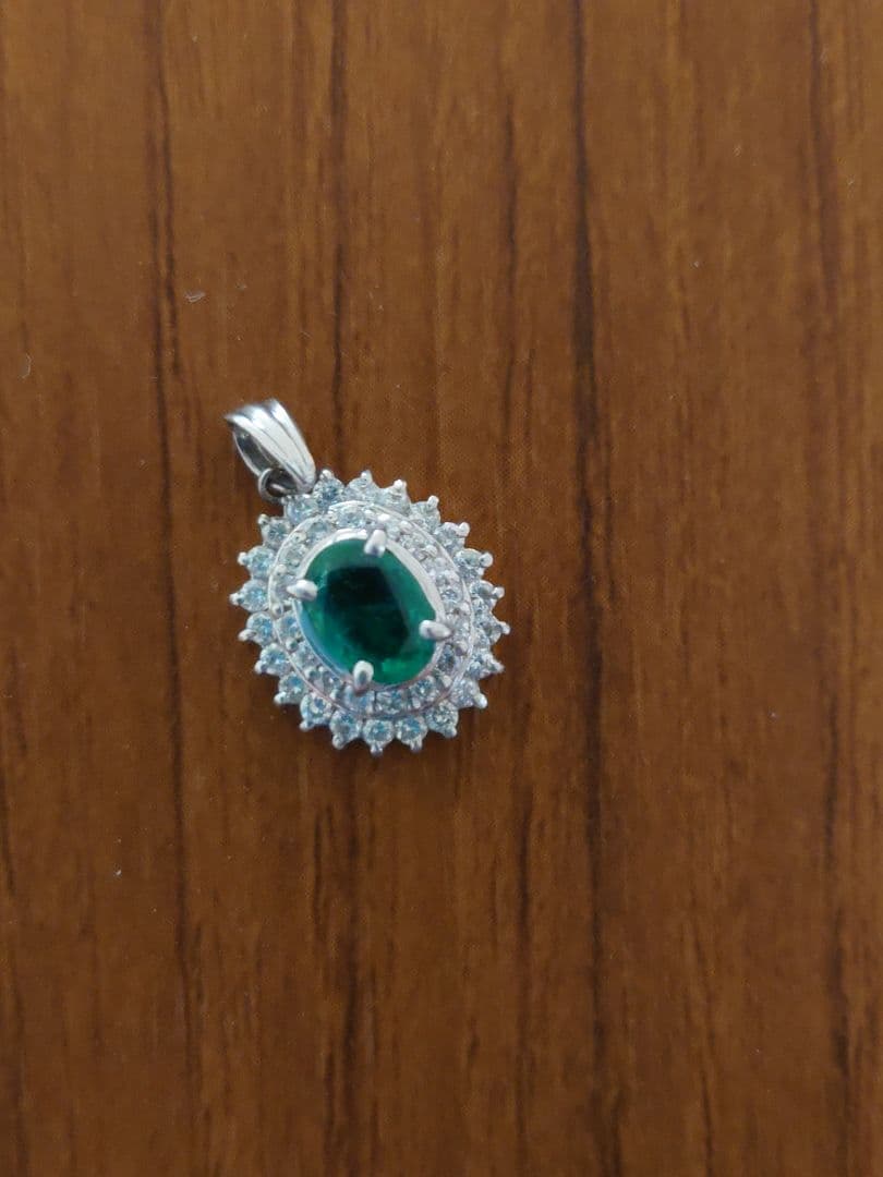 エメラルドペンダントトップ刻印あり