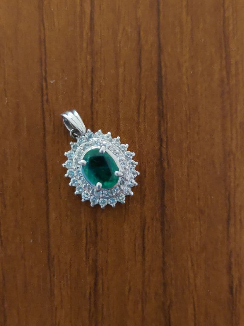 エメラルドペンダントトップ刻印あり