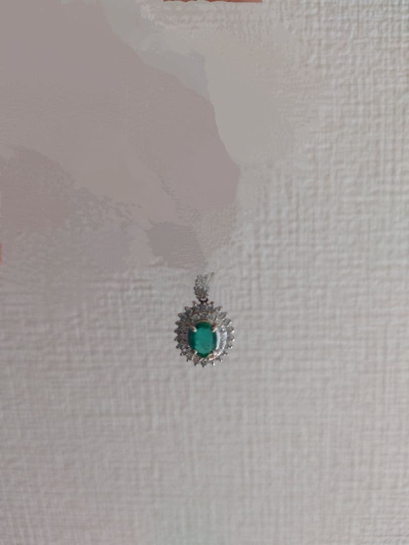 エメラルドペンダントトップ刻印あり