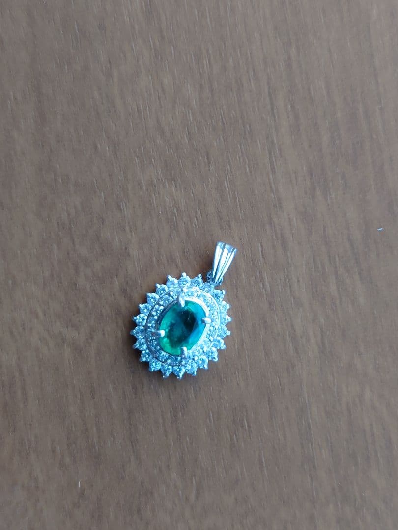 エメラルドペンダントトップ刻印あり