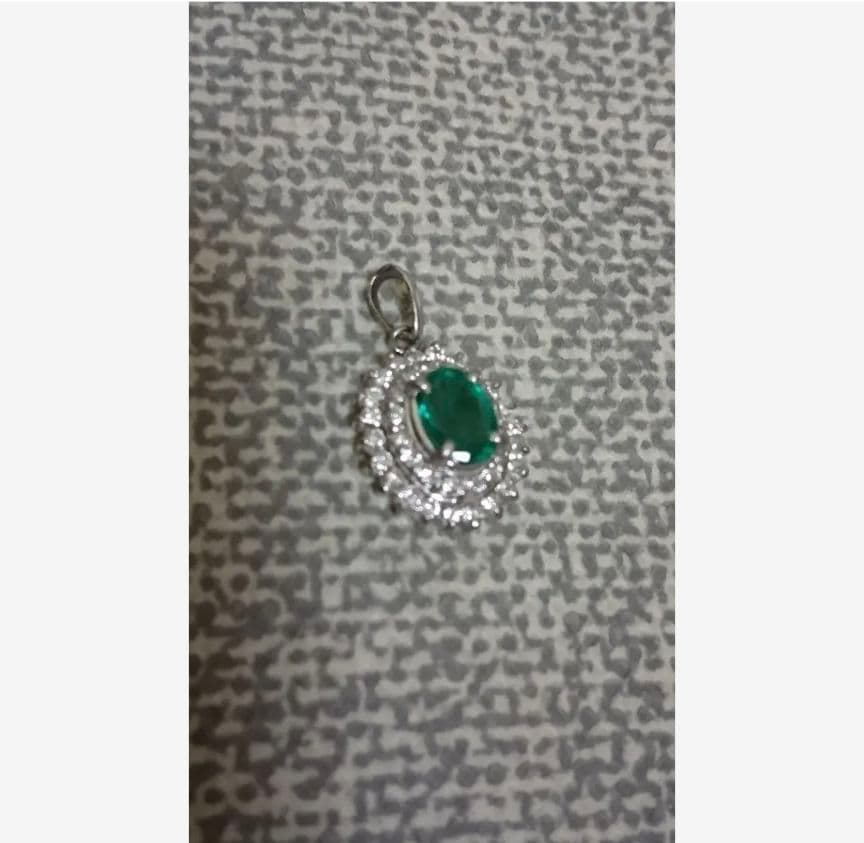 エメラルドペンダントトップ刻印あり