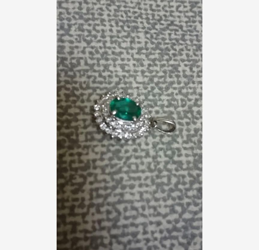 エメラルドペンダントトップ刻印あり