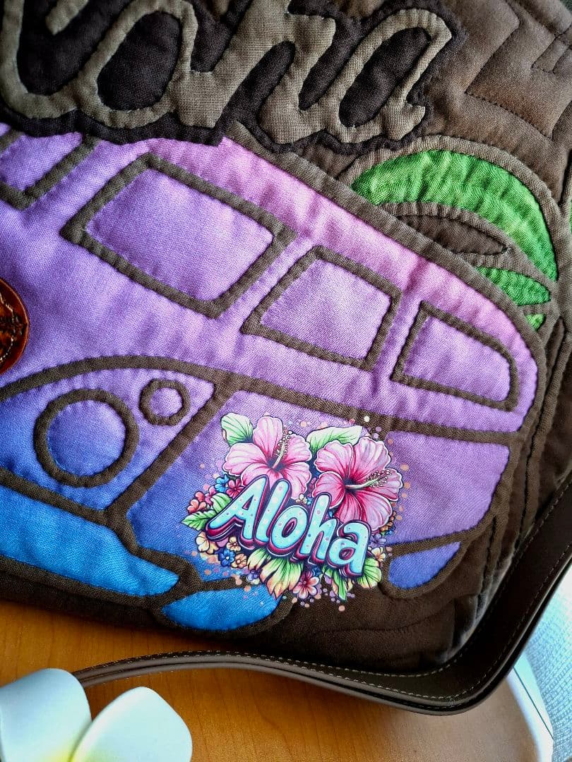 ハワイアンキルト　横長バッグ　バス　2WAY　バスの革タグチャーム付き