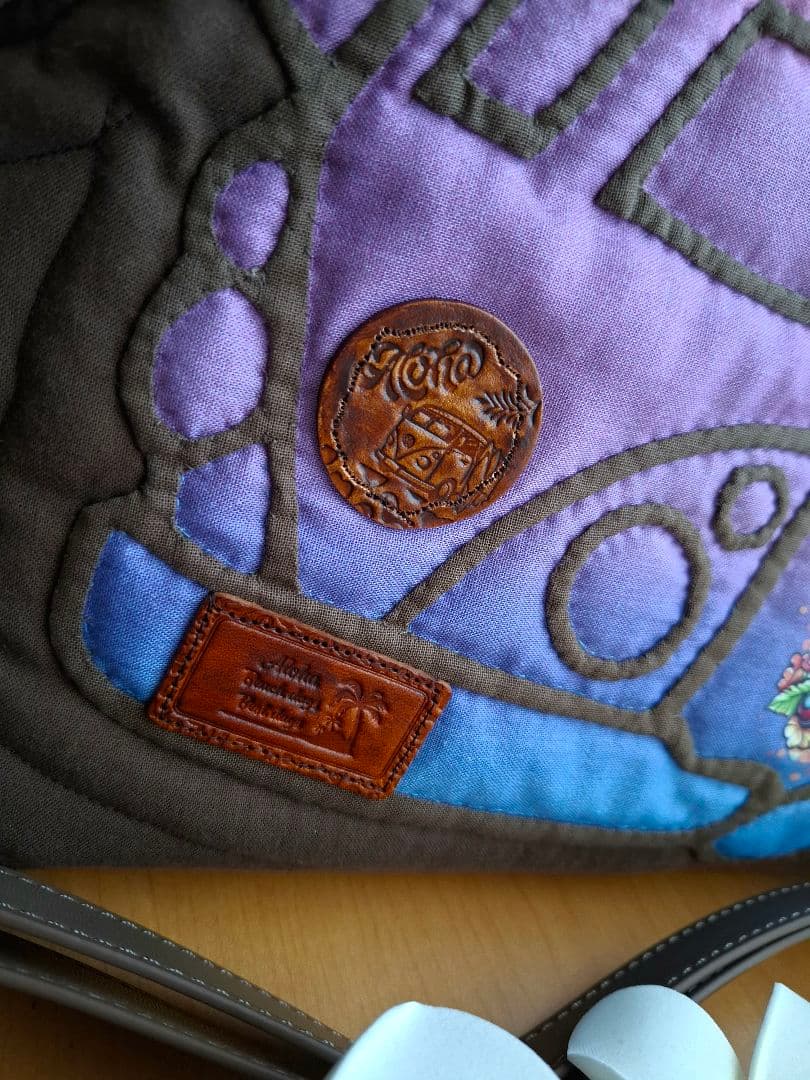 ハワイアンキルト　横長バッグ　バス　2WAY　バスの革タグチャーム付き