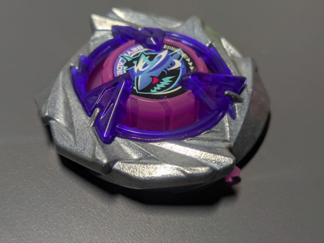 ベイブレードX シャークスケイル 高重量38.09g ブレードのみ