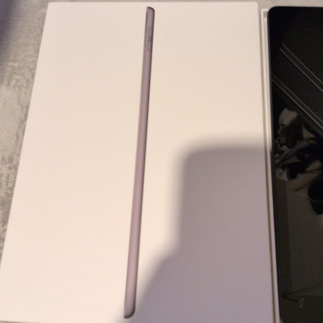 iPad 本体 ブラック WiFi　8世代 32G　ほぼ未使用