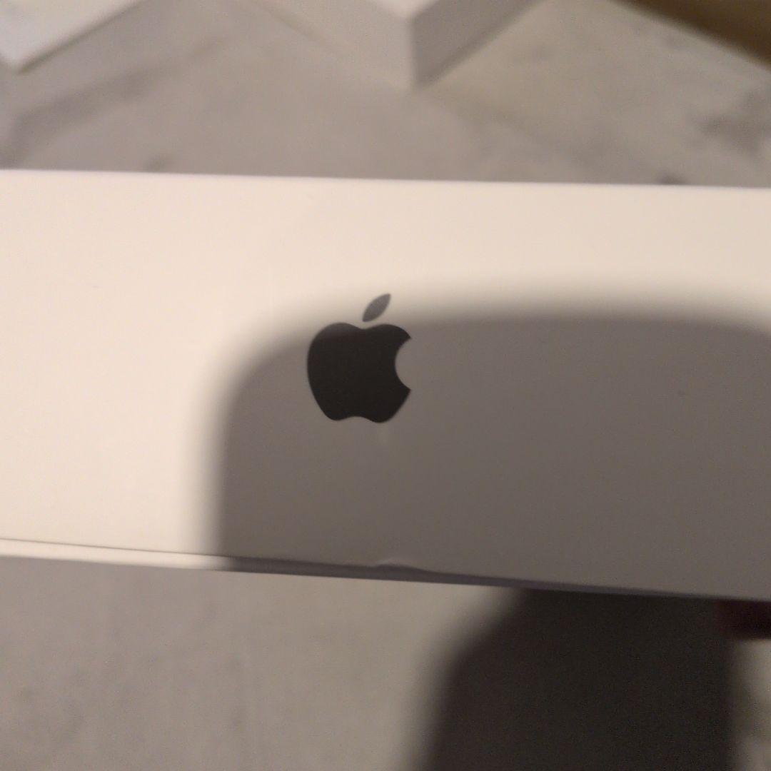 iPad 本体 ブラック WiFi　8世代 32G　ほぼ未使用