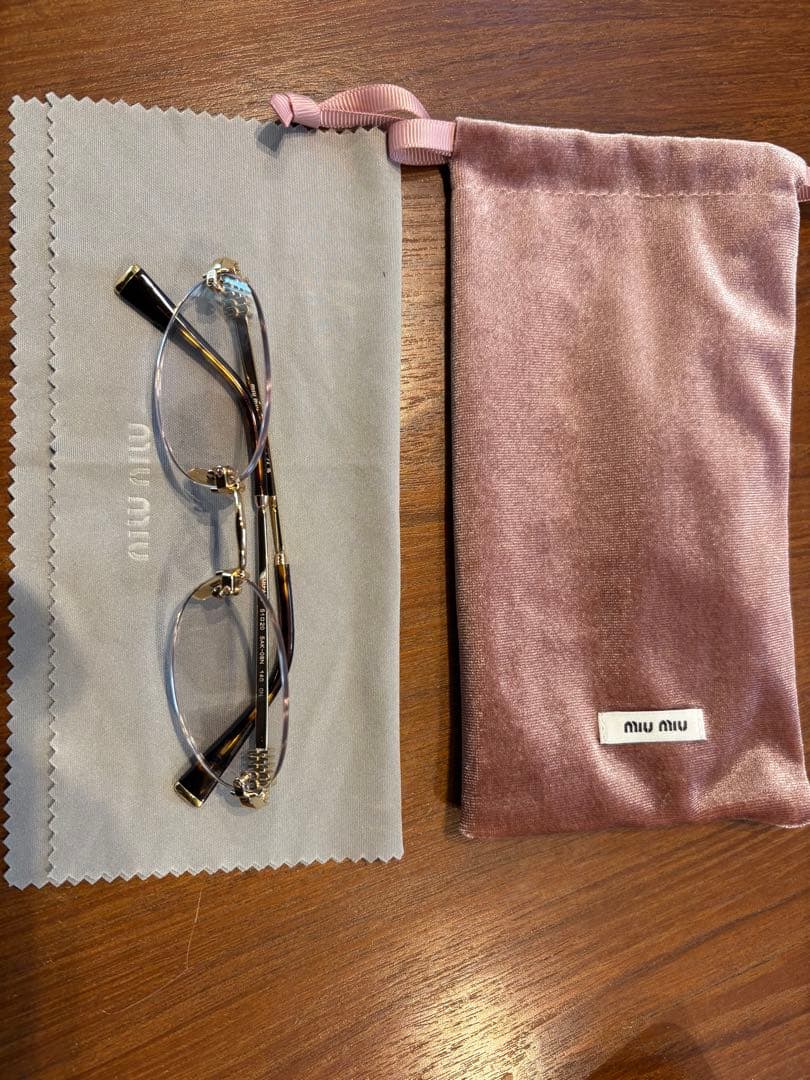 MIU MIU ロゴ サングラス