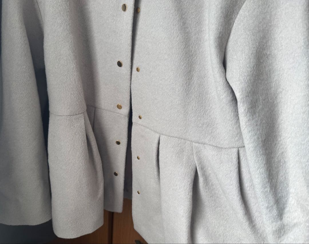 UNITED ARROWS ノーカラーペプラムショートコートライトグレー