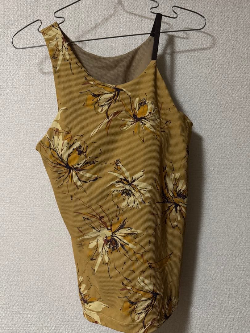 ぷ*ー様 リブ Big フラワープリントタンクトップ　レギンス ゴールドLL