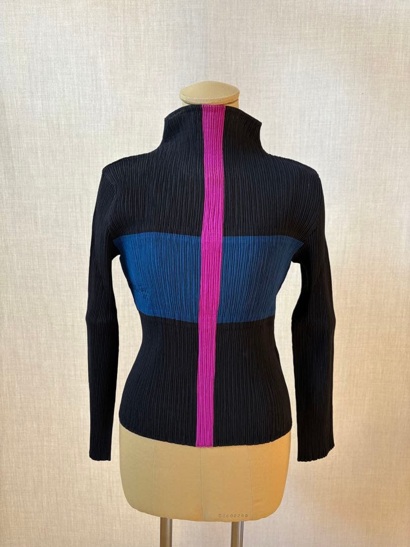 ISSEY MIYAKE イッセイミヤケ　プリーツプリーズ　ハイネックトップス