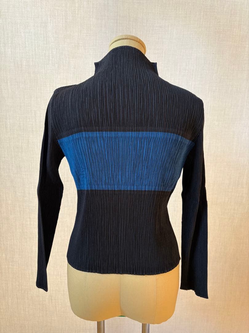 ISSEY MIYAKE イッセイミヤケ　プリーツプリーズ　ハイネックトップス