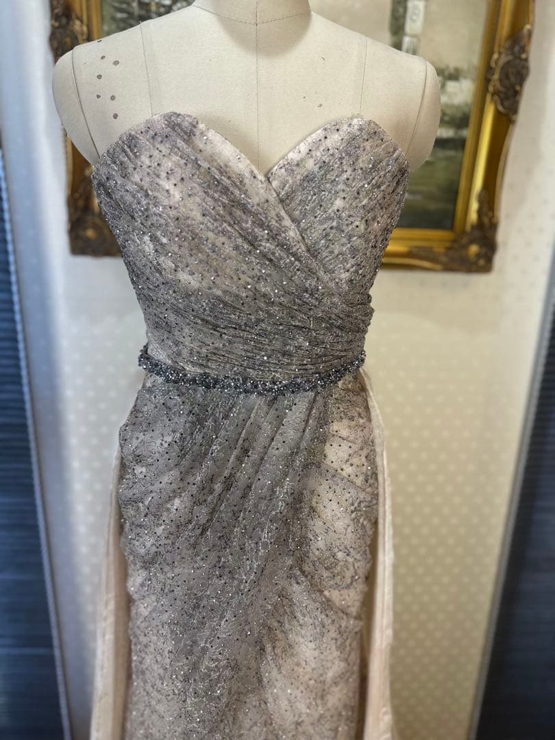★要プロフ確認★あなばら いづみ様 スパンコール装飾のシルバー系ドレス