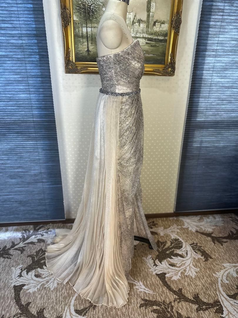 ★要プロフ確認★あなばら いづみ様 スパンコール装飾のシルバー系ドレス