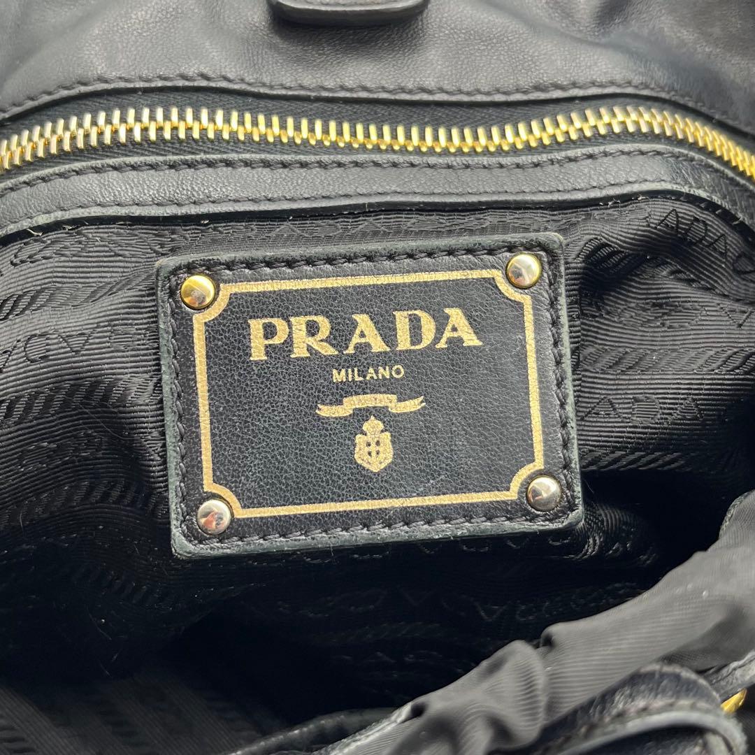 PRADAプラダ ボンバー ギャザー メタルロゴ G金具 2WAYハンドバッグ黒