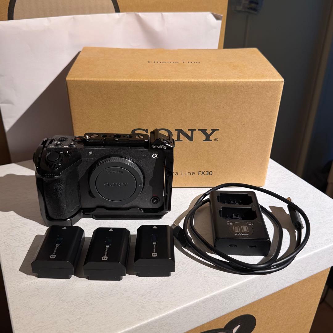 【美品・完動品】SONY FX30本体／バッテリー/チャージャー/カメラケージ付