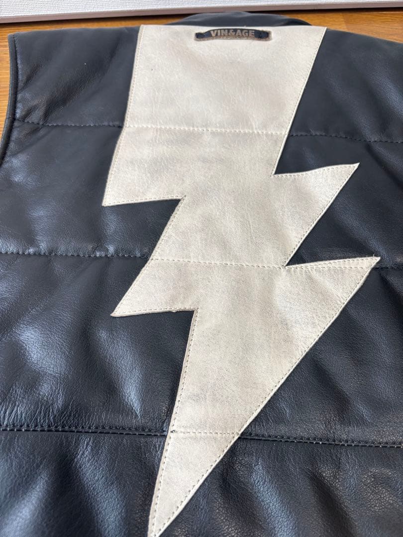 ダウンベスト ブラック/ベージュ稲妻デザイン【値下げ】