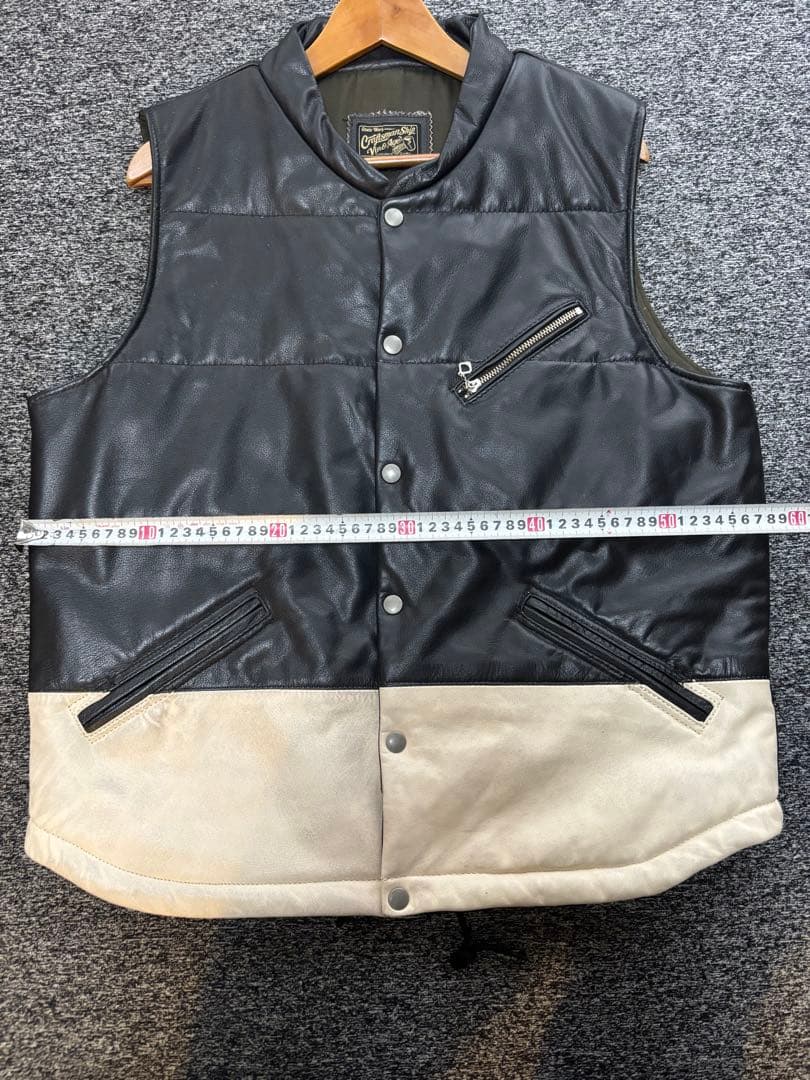 ダウンベスト ブラック/ベージュ稲妻デザイン【値下げ】