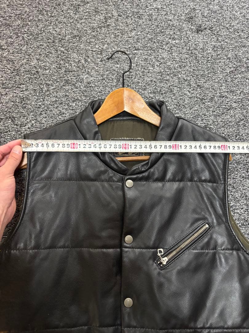 ダウンベスト ブラック/ベージュ稲妻デザイン【値下げ】