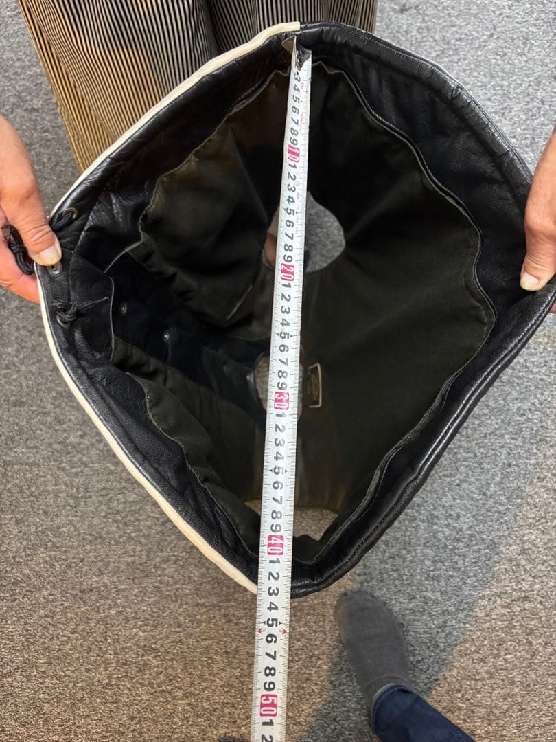 ダウンベスト ブラック/ベージュ稲妻デザイン【値下げ】