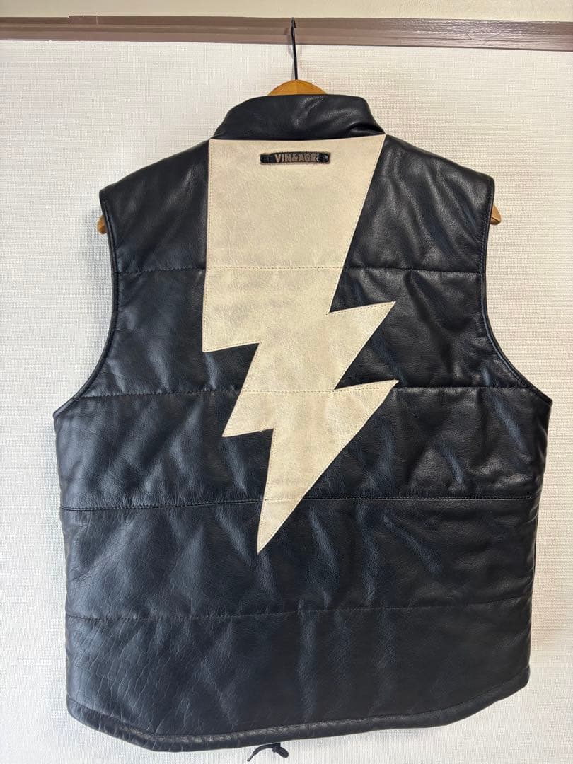 ダウンベスト ブラック/ベージュ稲妻デザイン【値下げ】