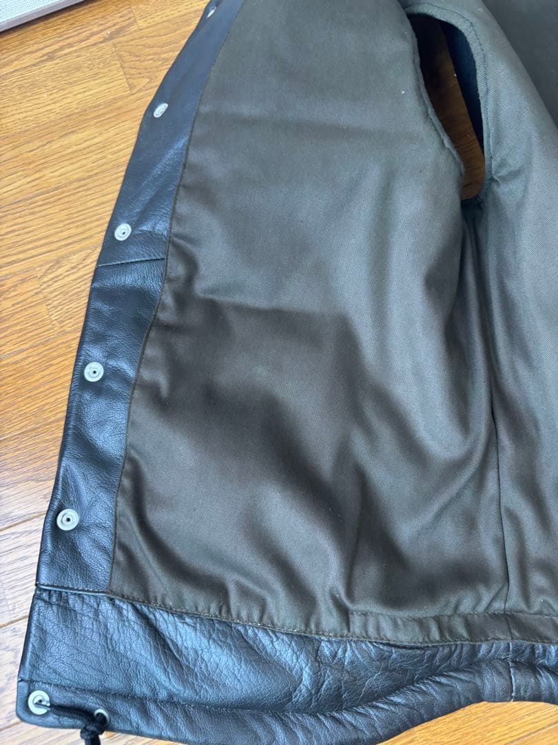 ダウンベスト ブラック/ベージュ稲妻デザイン【値下げ】