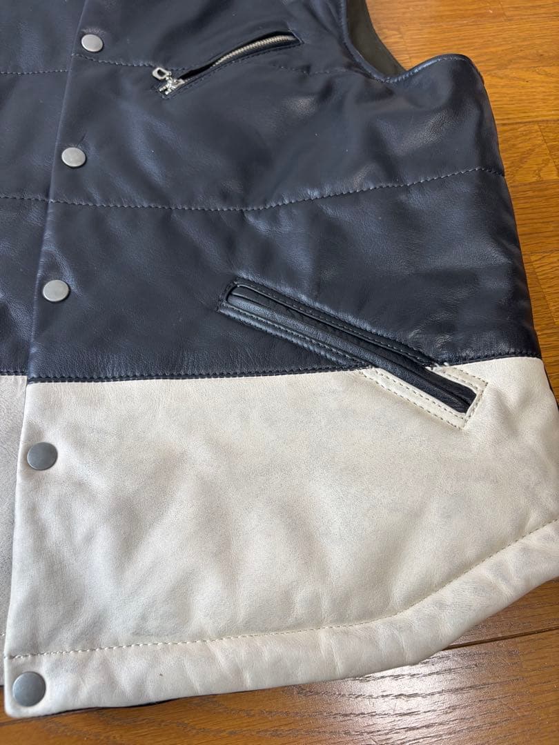 ダウンベスト ブラック/ベージュ稲妻デザイン【値下げ】