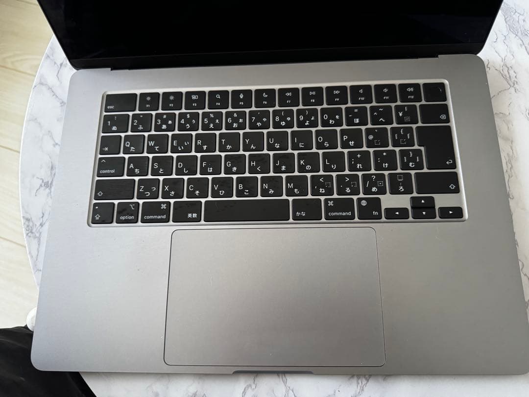 Apple MacBook Air (M2, 2022) 8GB 15インチ