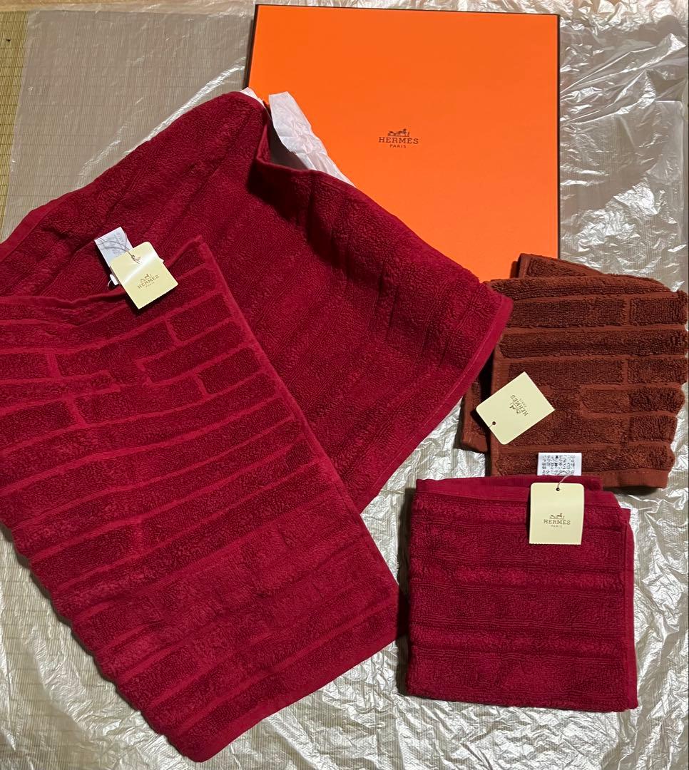未使用下げ札付きエルメスフェイスタオル1枚と タオルハンカチ2枚　エルメスタオル