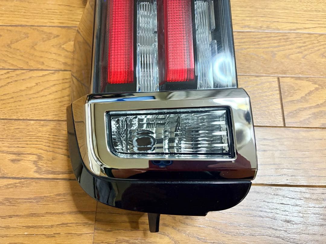 【下限の鬼】トヨタ ノア エスクァイア 80系 後期 左テールランプ 純正
