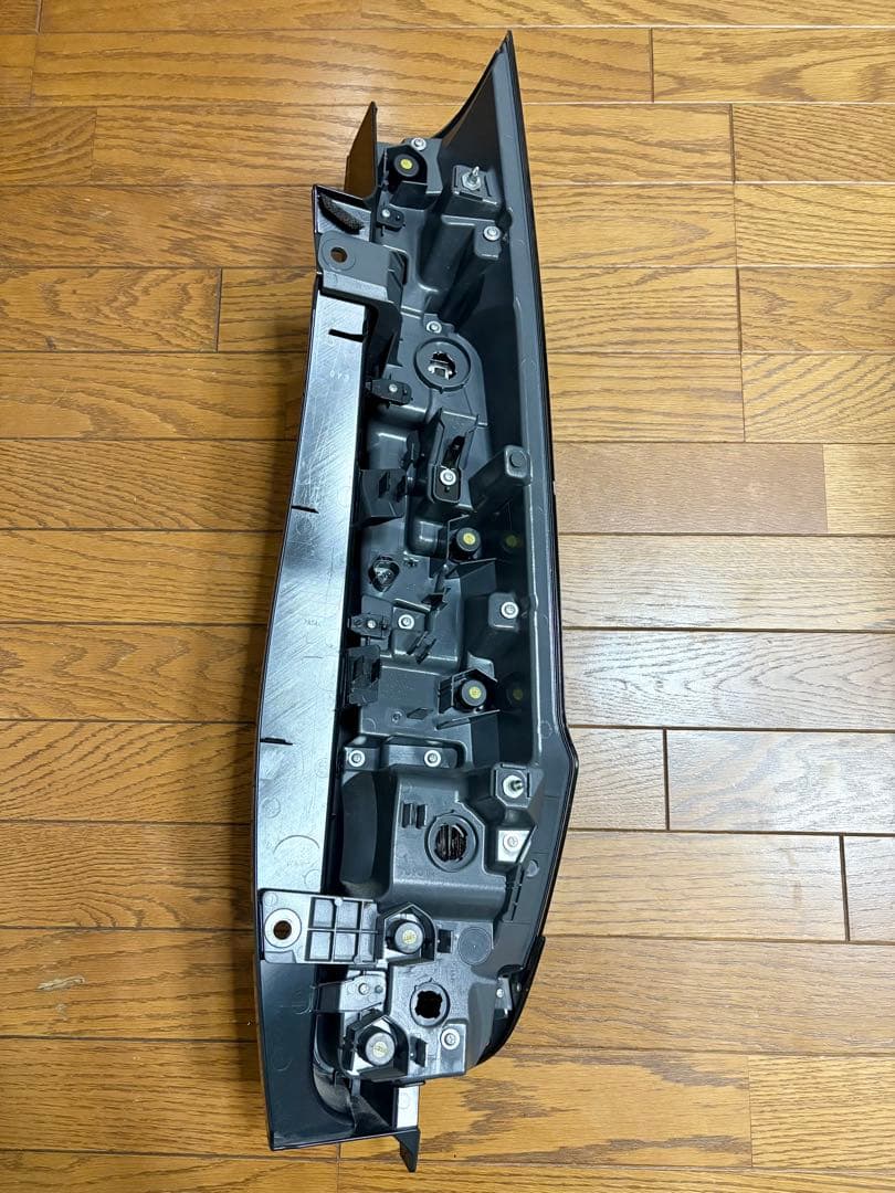 【下限の鬼】トヨタ ノア エスクァイア 80系 後期 左テールランプ 純正