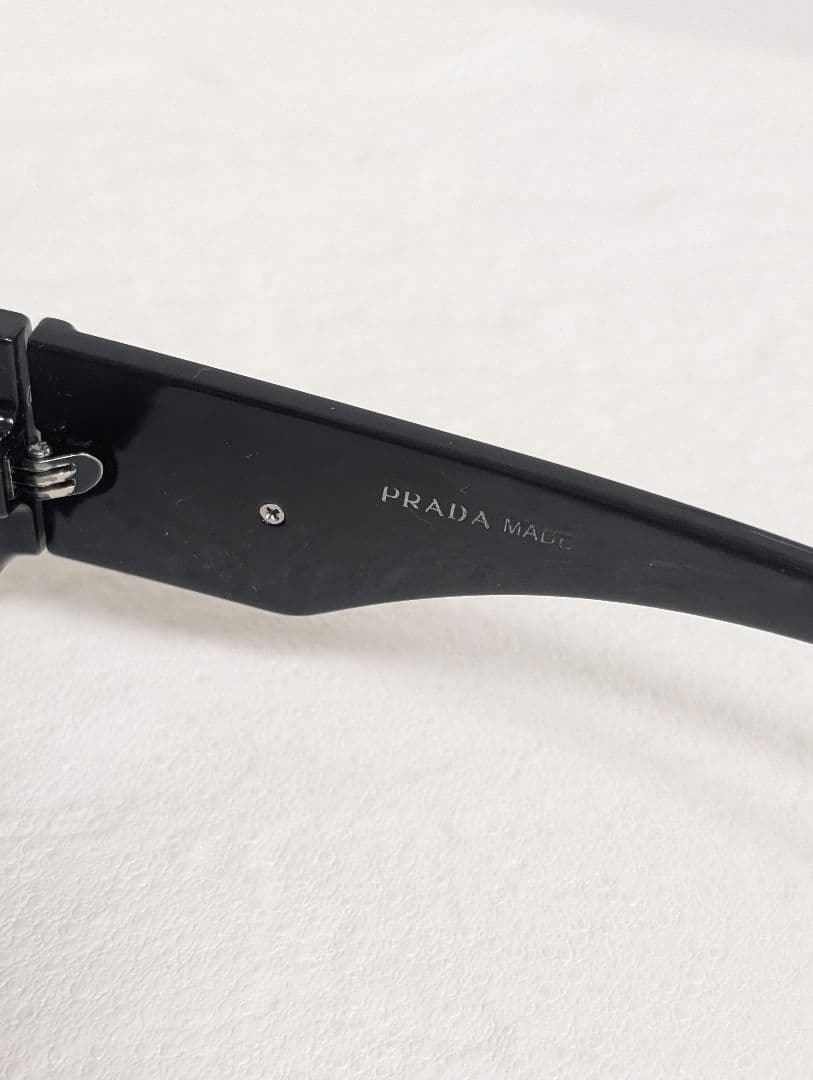 PRADA トライアングル ロゴ サングラス