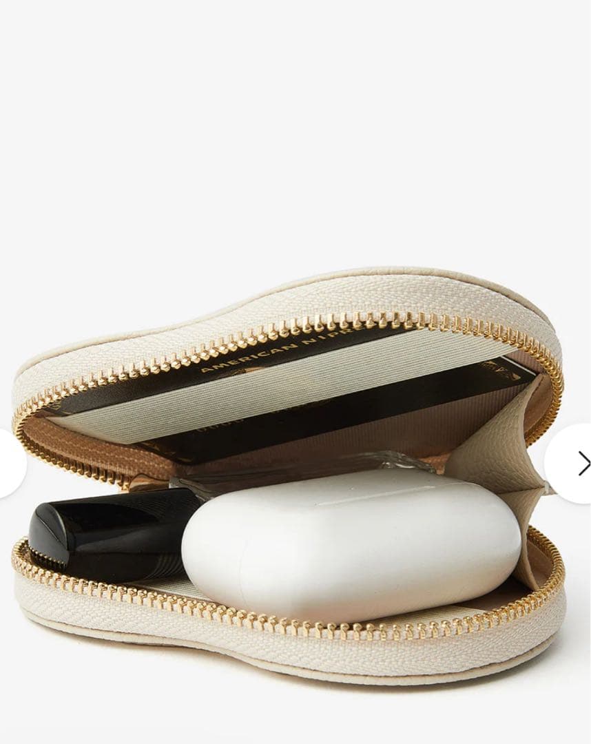 CUSTYPE ハート型ポーチ付きiPhone13Pro ケース