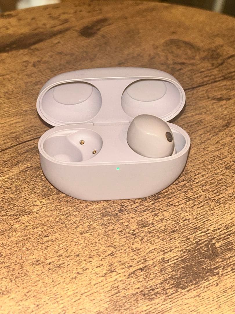 ホワイト ワイヤレスイヤホン 充電ケース付き