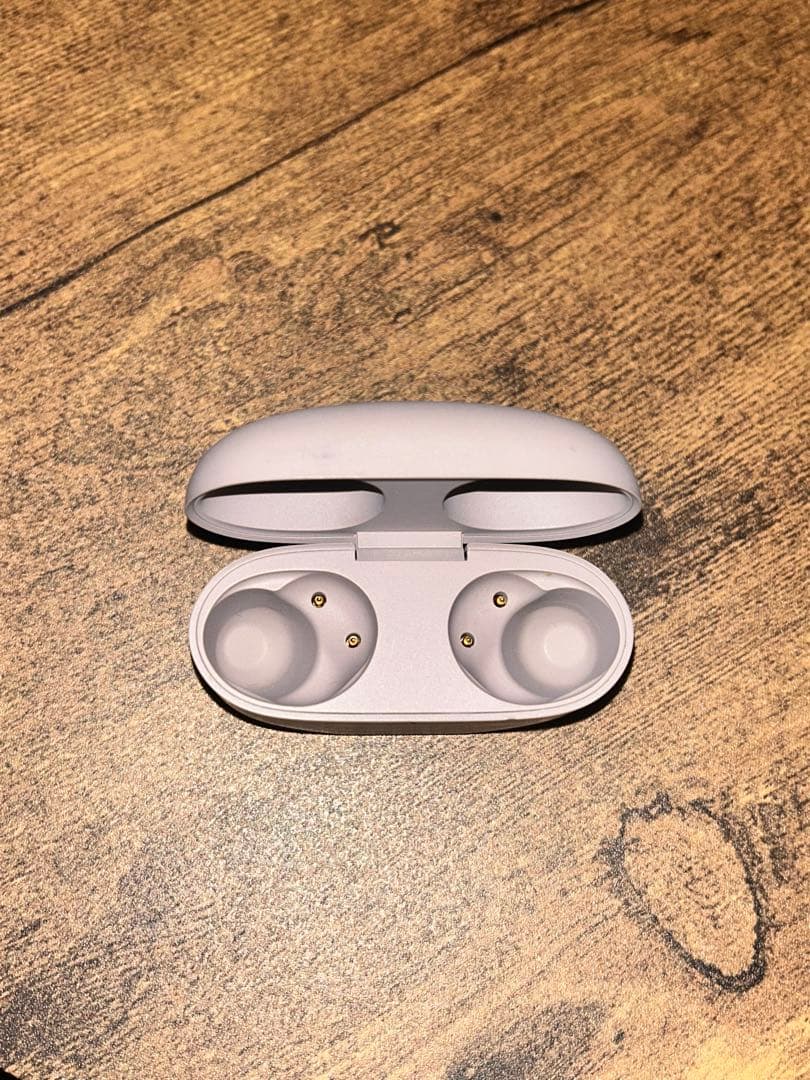 ホワイト ワイヤレスイヤホン 充電ケース付き