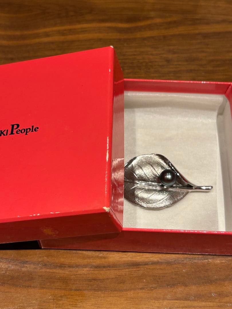 TASAKI PEAPLE リーフ型ブローチ ブラックパール付き