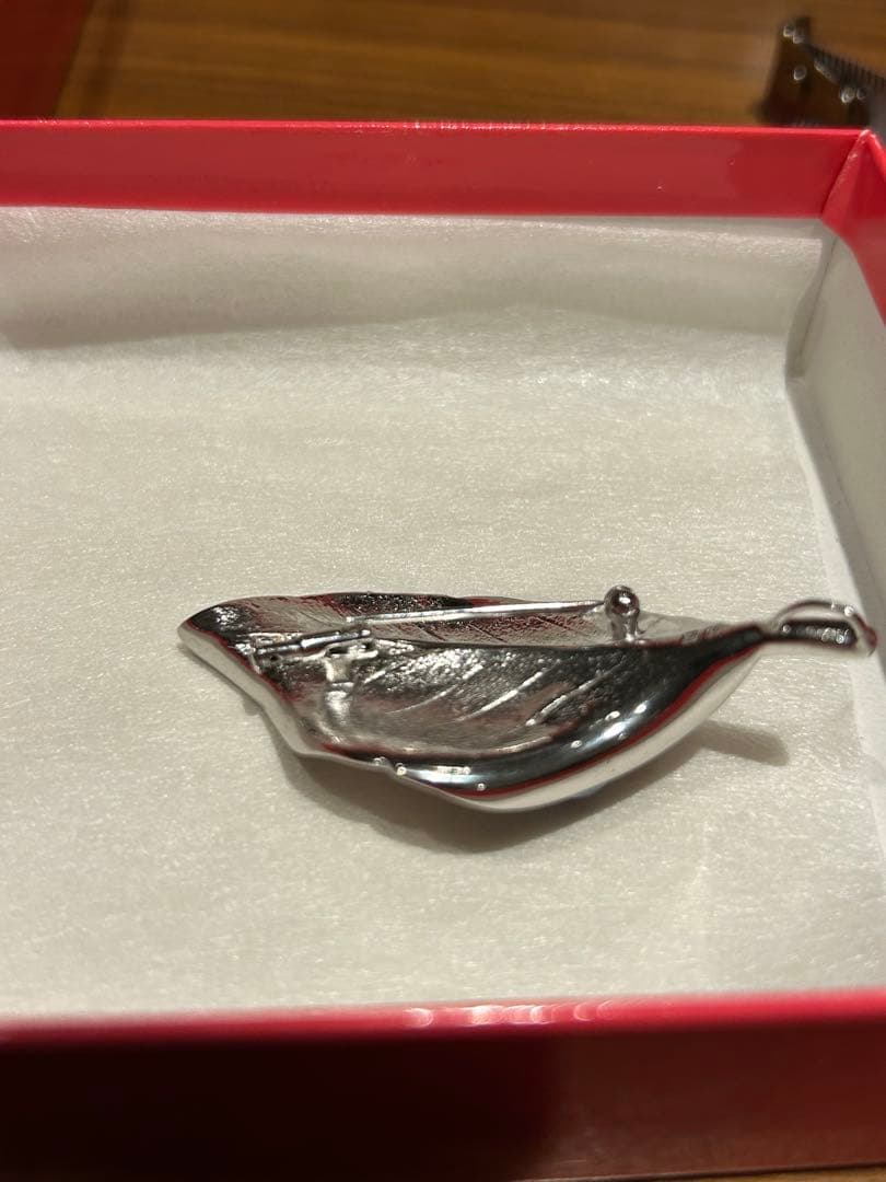 TASAKI PEAPLE リーフ型ブローチ ブラックパール付き