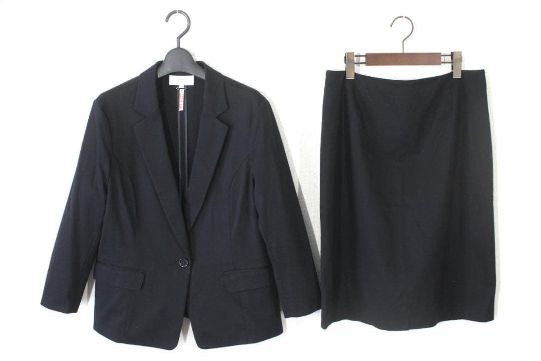 【極美品】アンタイトル スカートスーツ 44 ブラック 4L 大きいサイズ 31