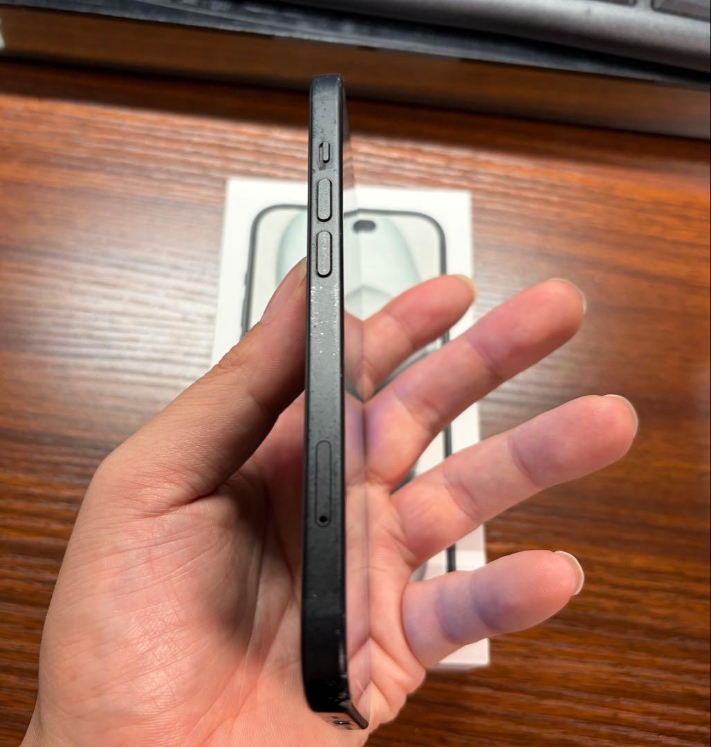 iPhone 15 ブラック 本体 128GB 化粧箱・ケース・ケーブル付き