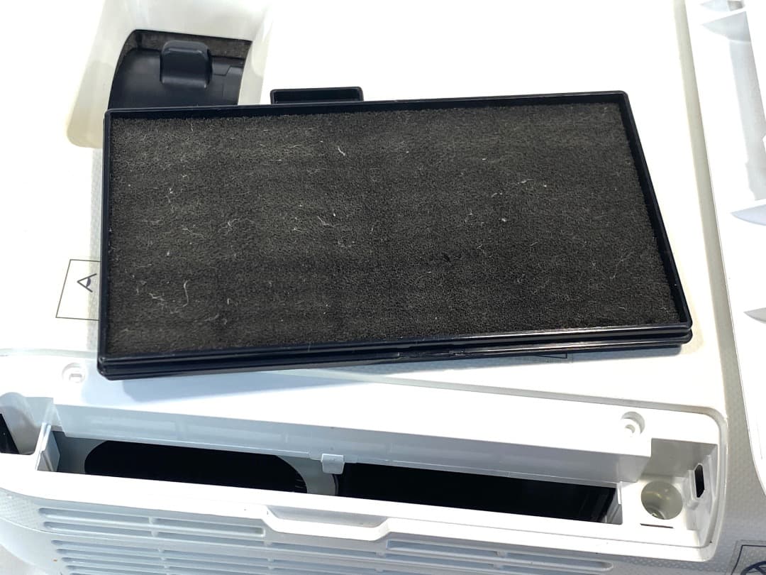 み*い様 EPSON エプソン EB-E01 プロジェクター 本体 ランプ点灯時